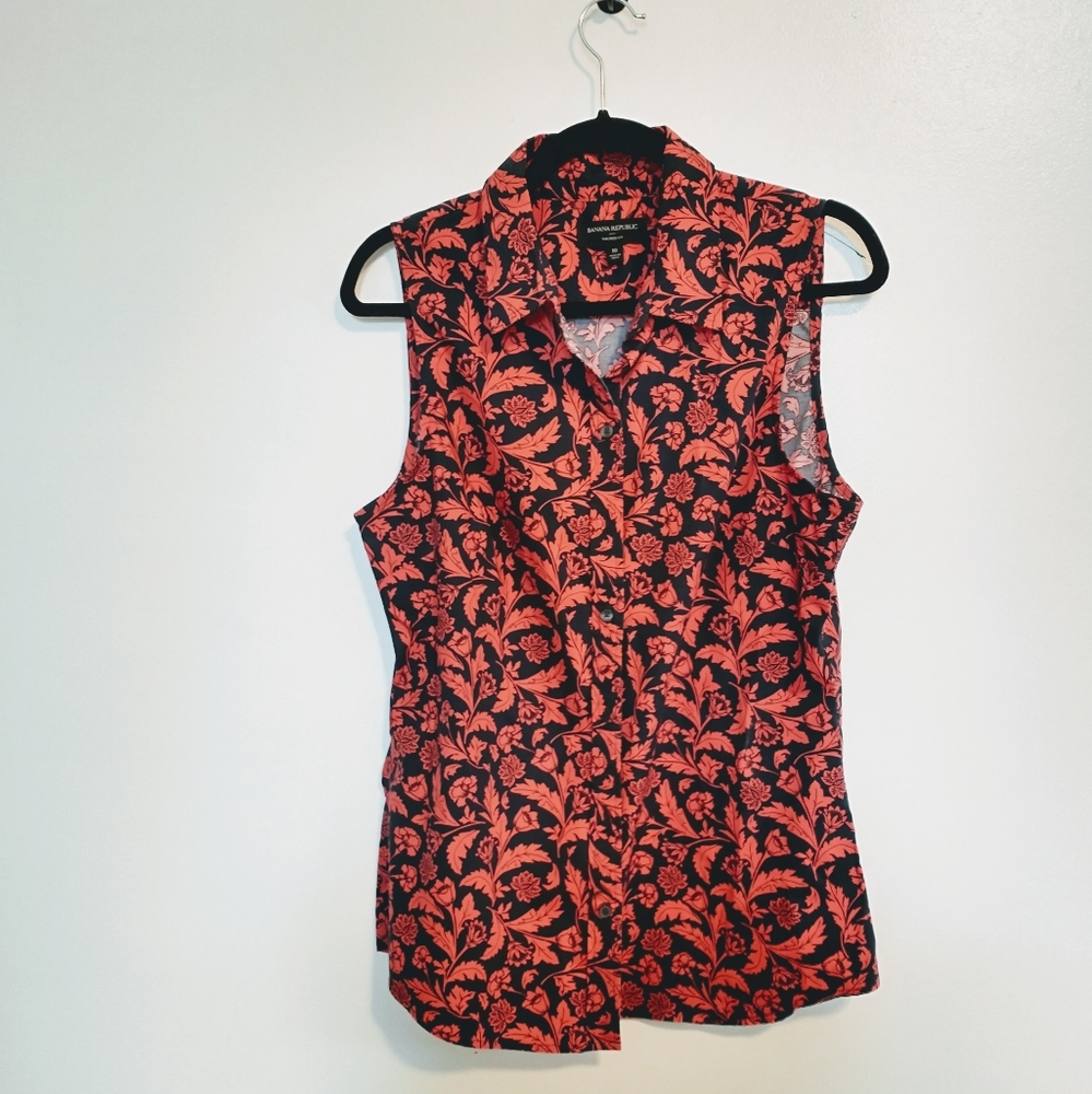 Banana Republic blue and red leaf collared sleeveless button up blouse size 10,